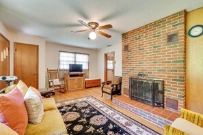 Living Room | Video Projector | Free WiFi
