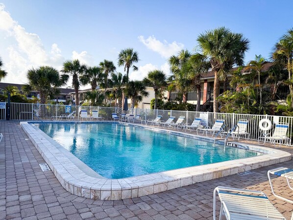 Poolside 2BR – Boca to Manasota in Minutes (3349)