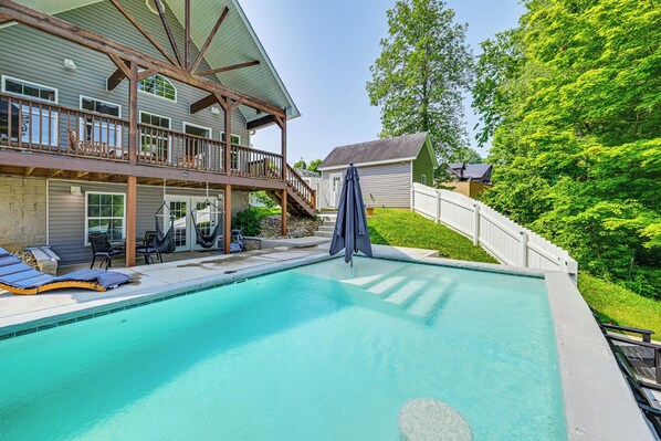 Mount Vernon Vacation Rental | 4BR | 3.5BA | Steps to Enter | 2,400 Sq Ft