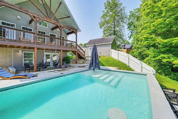 Mount Vernon Vacation Rental | 4BR | 3.5BA | Steps to Enter | 2,400 Sq Ft