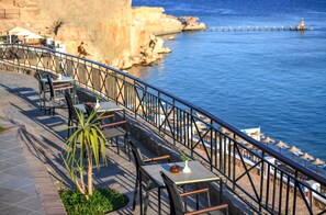 Alfresco dining