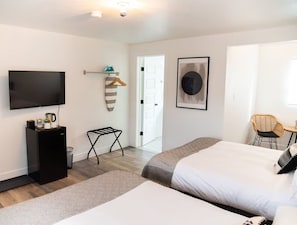 Unit with 2 Double size beds