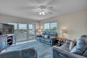 JC Resorts - Vacation Rental - Sand Dollar 412 -Indian Shores - Living Room 1