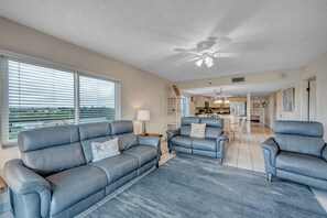JC Resorts - Vacation Rental - Sand Dollar 412 -Indian Shores - Living Room 3