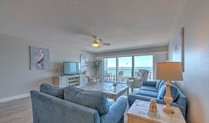 JC Resorts - Vacation Rental - Sand Dollar 509 - Indian Shores – Living Room 2