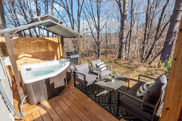 Private Hot tub & Lounge Area.
