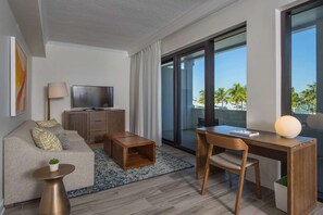 Flow effortlessly from indoors to out in a bright, modern space with calming views and space to breathe.