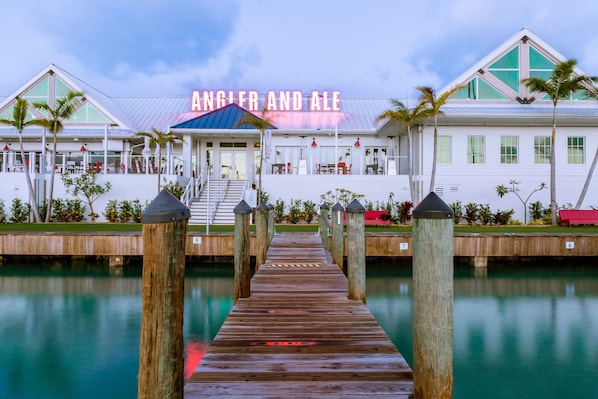 On the docks of our Florida Keys marina, Anger and Ale is a place where families can come together and try local specialities.