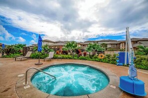 Excellent hot tub onsite!