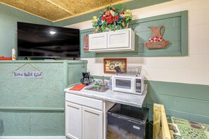 Kitchenette | Drip Coffee Pot | Single-Story Apartment