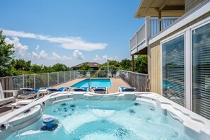 DK290: Point of View | Pool Deck - Hot Tub