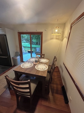 Dining table seats 6