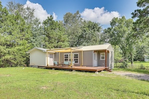 Single-Story Cabin | Deck w/ Pergola | 10 Mi to Hot Springs National Park