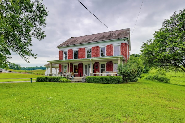 Granville Vacation Rental | 3BR | 2BA | Steps Required | 1,500 Sq Ft