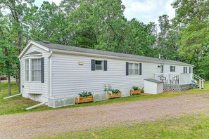 House Exterior | Deck | Gas Grill | Dining Area