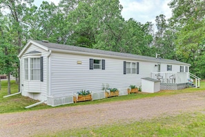 House Exterior | Deck | Gas Grill | Dining Area