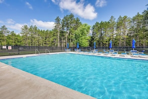 Lake Arrowhead Community Amenities | Community Pool