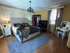 Schlafzimmer 1