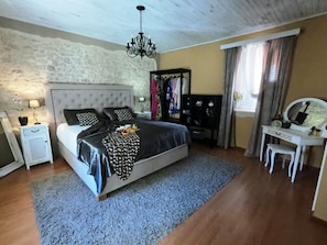 Schlafzimmer 1