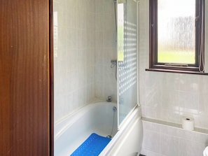 Bathroom | Strawberry Hill, Hayle