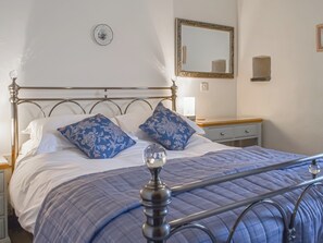 Double bedroom | Clover - Tregolls Farm Cottages, St Breock