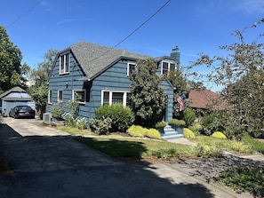 Landscaped front yard (landscaping included)