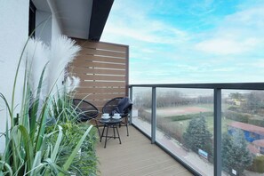 Furnished balcony with sea view.