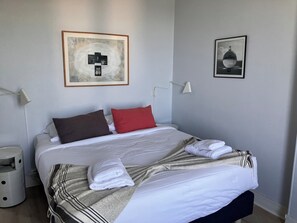 Vue chambre 1 premier étage maison principale