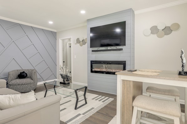 Atlanta Vacation Rental | 2BR | 1BA | 3 Steps Required | 809 Sq Ft