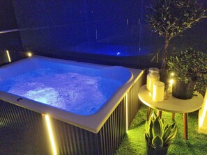 屋外スパ浴槽