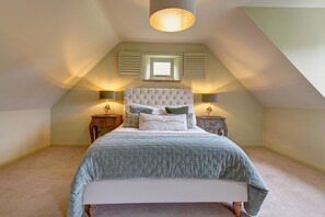 Drift Cottage (Salthouse): Four lovely bedrooms; one super-king and three king-size