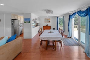 Floor, Flooring, Hardwood, Indoors, Dining Table