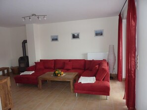 Wohnzimmer mit Kamin