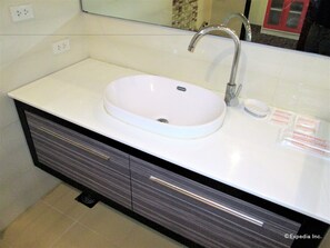 Bathroom sink