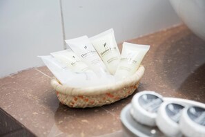 Bathroom amenities