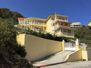 Fachada da propriedade