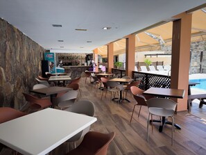 Bar vid poolen