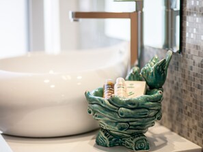 Bathroom amenities