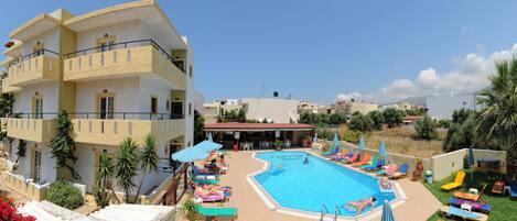 Poolside bar