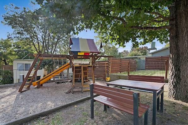 Zona de juegos infantil al aire libre