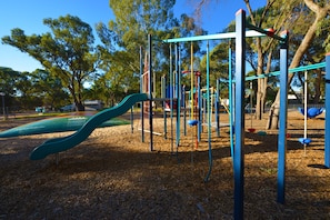 Área de juegos infantiles al aire libre