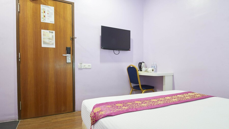 Canary Hotel