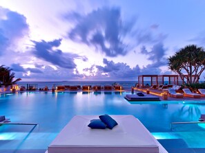 Infinity-Pool