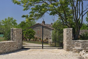 Entrada de la propiedad