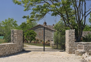 Entrada de la propiedad