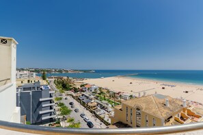 Vista para praia/oceano