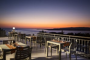 Couples’ dining
