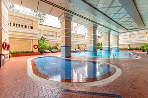 Indoor/outdoor pool