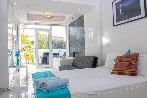 Jetted bathtub