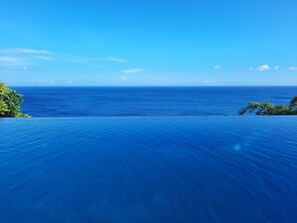 Infinity pool